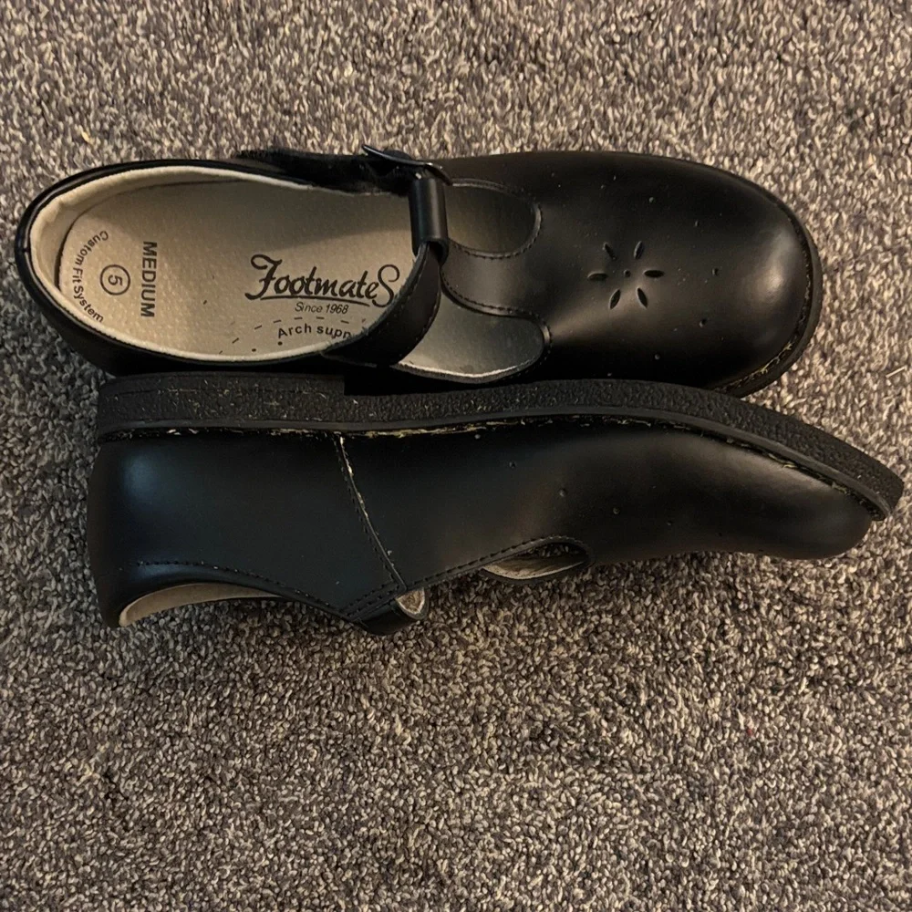 FootMates Black Girls' T-Strap Mary Jane School Shoes - Picture 5 of 6